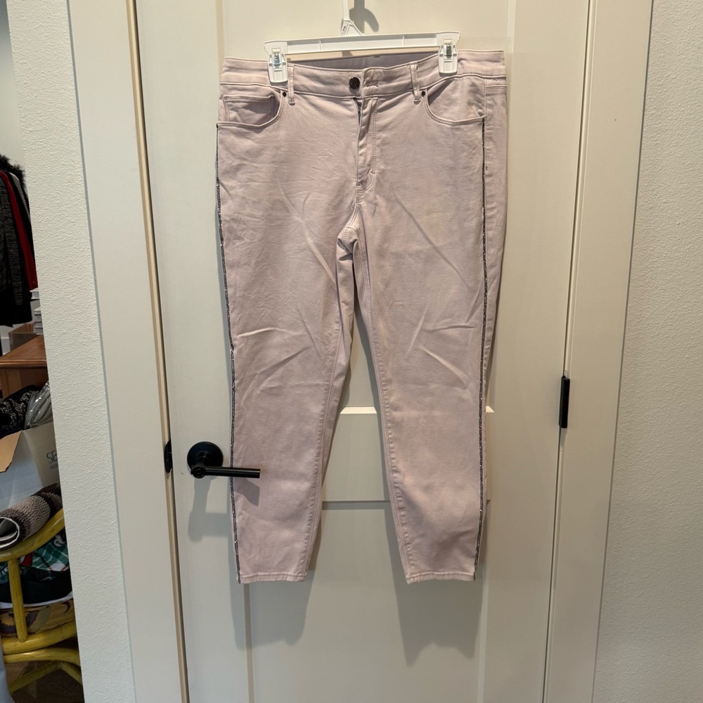 White House Black Market Ladies The Skinny Crop Jean w/Rhinestones Size 12.